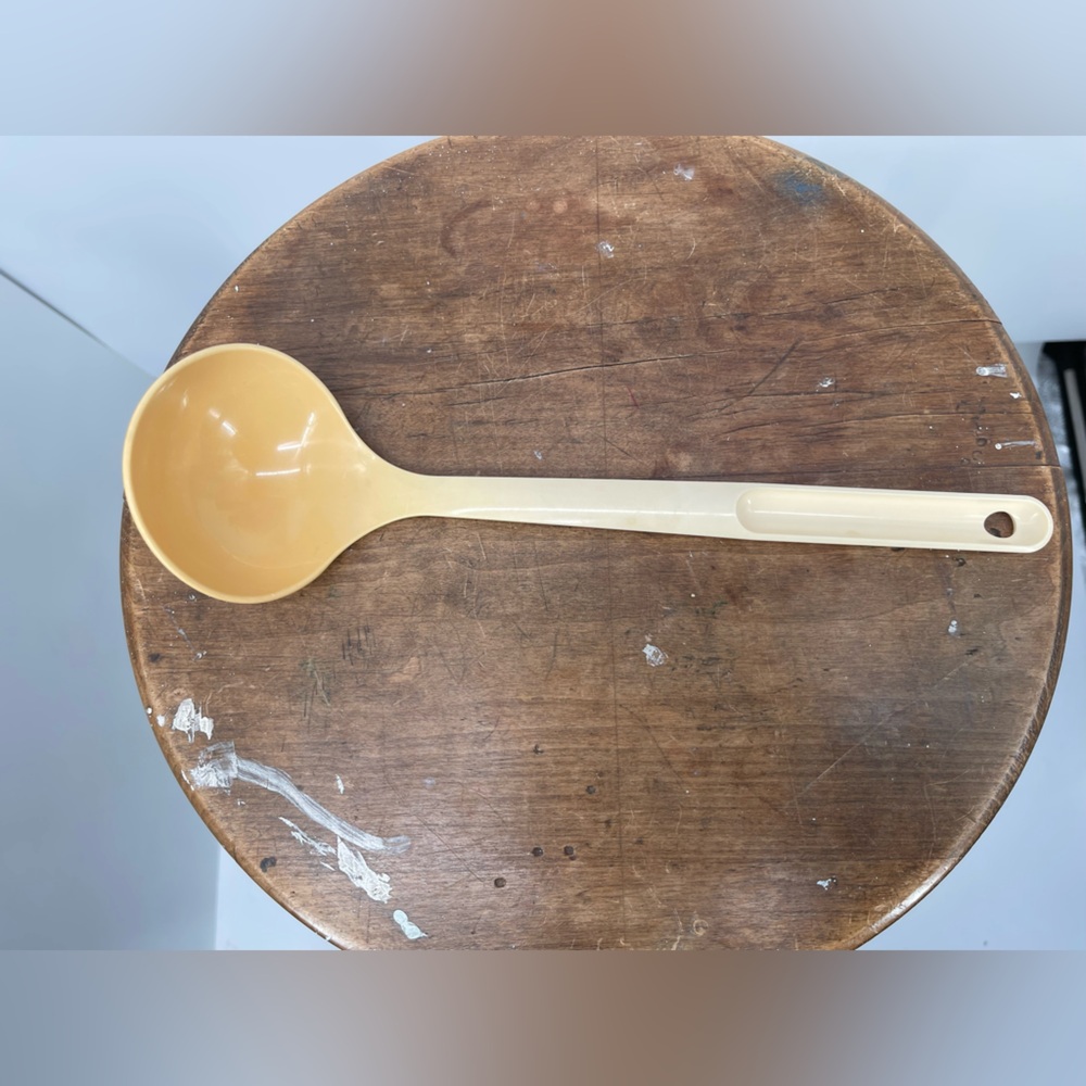 Vintage Tupperware 1816-10 Classic Serving Ladle